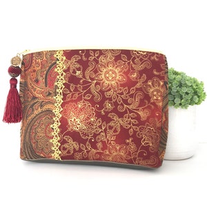 Medium size cosmetic bag, Medium size toiletry bag 'Victoria and Albert' image 1