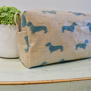 Waterproof toiletry/cosmetic bag Polka dots and Dachshund image 2