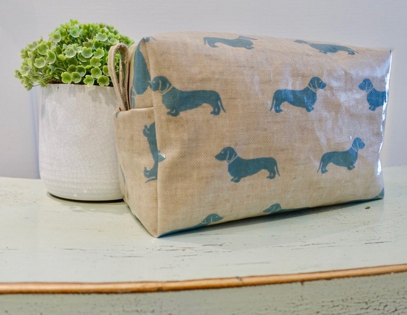 Waterproof toiletry/cosmetic bag Polka dots and Dachshund image 2