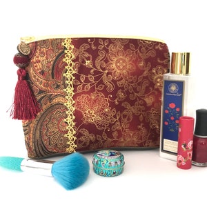 Medium size cosmetic bag, Medium size toiletry bag 'Victoria and Albert' image 3