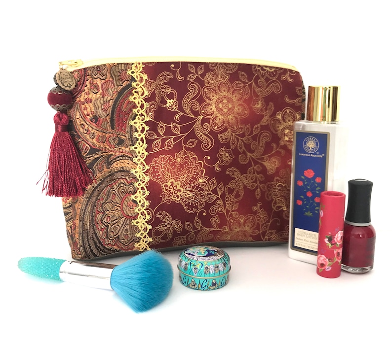 Medium size cosmetic bag, Medium size toiletry bag 'Victoria and Albert' image 3