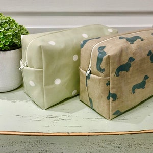 Waterproof toiletry/cosmetic bag Polka dots and Dachshund image 1