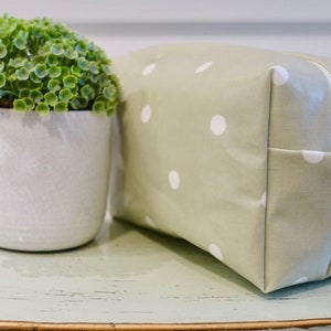 Waterproof toiletry/cosmetic bag Polka dots and Dachshund image 3