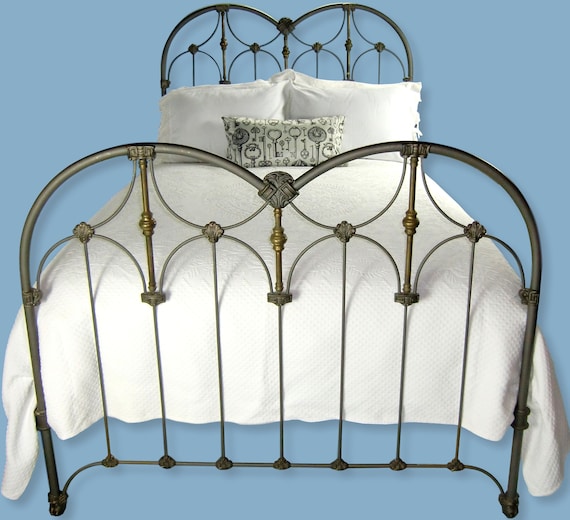 Featured image of post Cast Iron Antique Bed Frames : Medium cast iron bed rail fastener set frame hooks post anchors antique old vint.