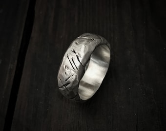 La bague cicatrisée - bague pour homme, bague en argent martelé, bague viking