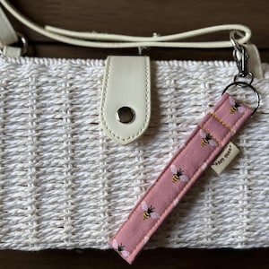 Bee wristlet keychain, pink keychain, handmade fabric keychain, nature inspired gift, nature lover, bee lover, fabric gift, bee inspired