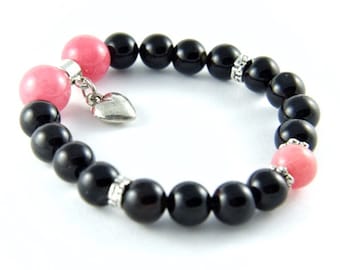 Onyx & Quarz Perlenarmband in schwarz und pink mit Anhänger Herz, Edelstein Freundschaftsarmband, Anhänger nach Wahl, Geschenk Weihnachten