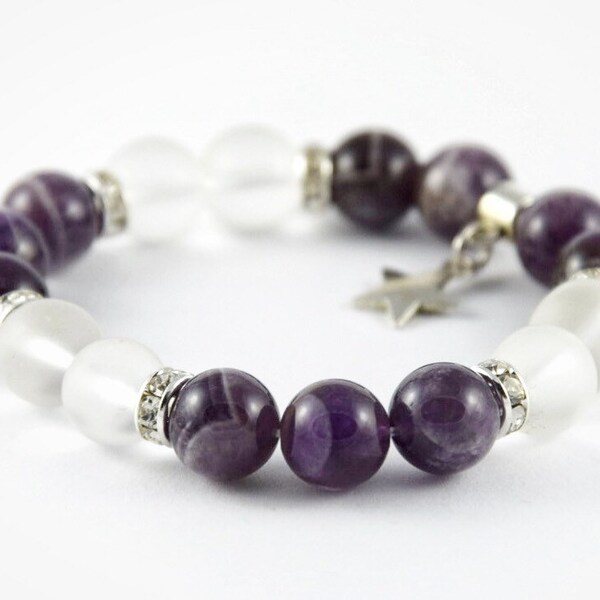 Amethyst & Quarz Perlenarmband mit Anhänger Stern, schöne Geschenkideen für Frauen, Freundin, Mama, Armband weiss lila, Geburtsstein Februar