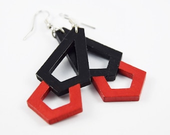 Lange Holz Ohrringe in schwarz rot, große geometrische Ohrhänger, Naturschmuck Handbemalt, Geschenk Freundin, Statement Ohrringe leicht