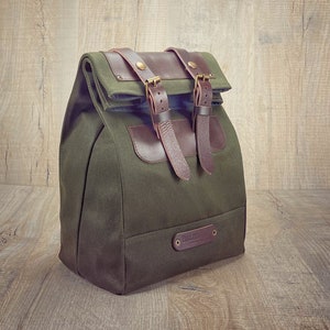 waxed canvas lunch bag for men, modern lunch bag for work, fashionable waxed canvas lunch bags