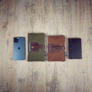 Funda de lona encerada para móvil, funda de lona encerada para cuadernos y notas de campo moleskine, funda de lona y piel para pasaporte.