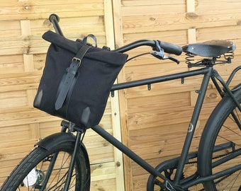 Bolsa impermeable ideal para ciclistas urbanos, mensajero encerado convertible en alforja.