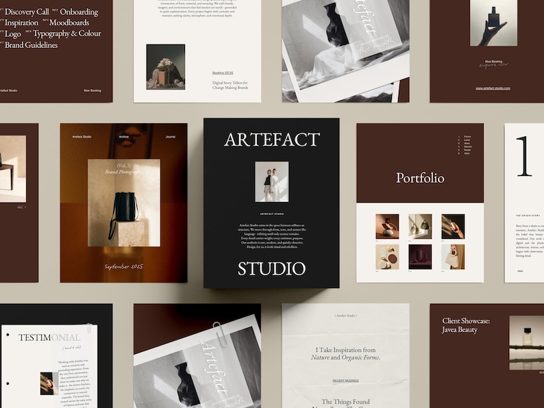 Puede incluir: Una colecci&oacute;n de materiales de dise&ntilde;o y branding, que incluyen folletos, mood boards y ejemplos de portafolios. La paleta de colores es principalmente marr&oacute;n, beige y blanco. La palabra "ARTEFACT" se muestra de forma destacada sobre un fondo negro.