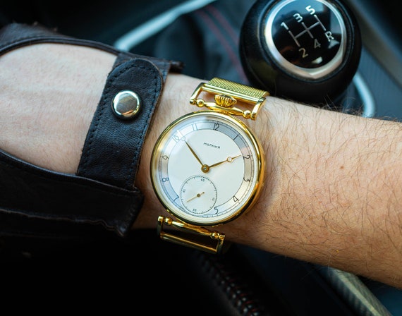 Iconische horloges Oekra ense winkel klassiek elegantie vintage