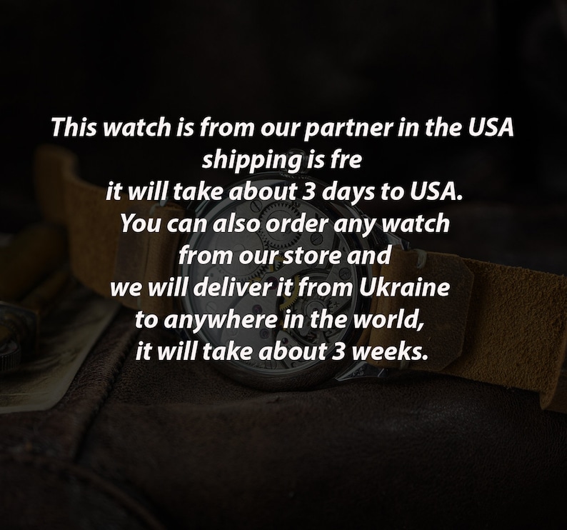 Puede incluir: Primer plano de un reloj de bolsillo plateado con una correa de cuero marr&oacute;n. La esfera del reloj es visible y el texto "This watch is from our partner in the USA shipping is fre it will take about 3 days to USA. You can also order any watch from our store and we will deliver it from Ukraine to anywhere in the world, it will take about 3 weeks." est&aacute; impreso en la imagen.