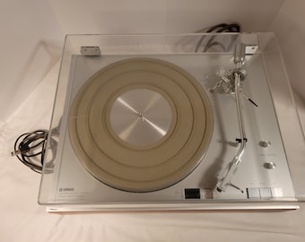 Vintage 1976 Yamaha YP-800 Turntable with Owners Manual Disco core Ships within USA.