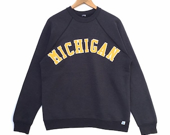 Vintage 90-tals Michigan Big Logo Sweatshirt från Discus Athletic | M | Spell Out | Retro Rap Hiphop Swag Hype Dope Streetwear
