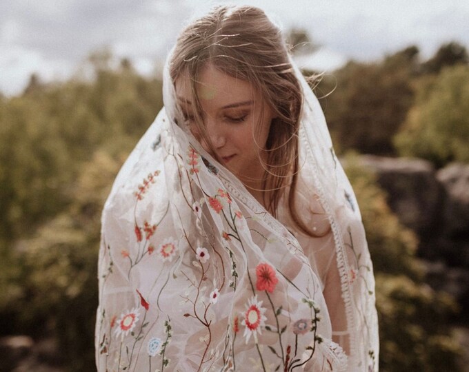 Wildflower Veil - Floral Embroidery Wedding Veil - Veil With Flowers - Bridal veil craftsmanship - Floral veil