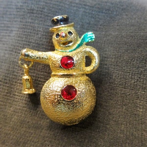 Vintage Christmas Snowman Pin - Brushed Gold ~ Enamel Buttons, Scarf & Hat ~ Swinging Bell ~ Frosty the Snowman