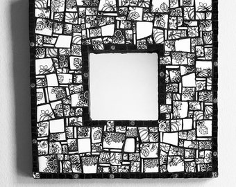 Espejo de mosaico Picassiette en blanco y negro – Arte mural de porcelana rota – Decoración de cerámica reciclada hecha a mano