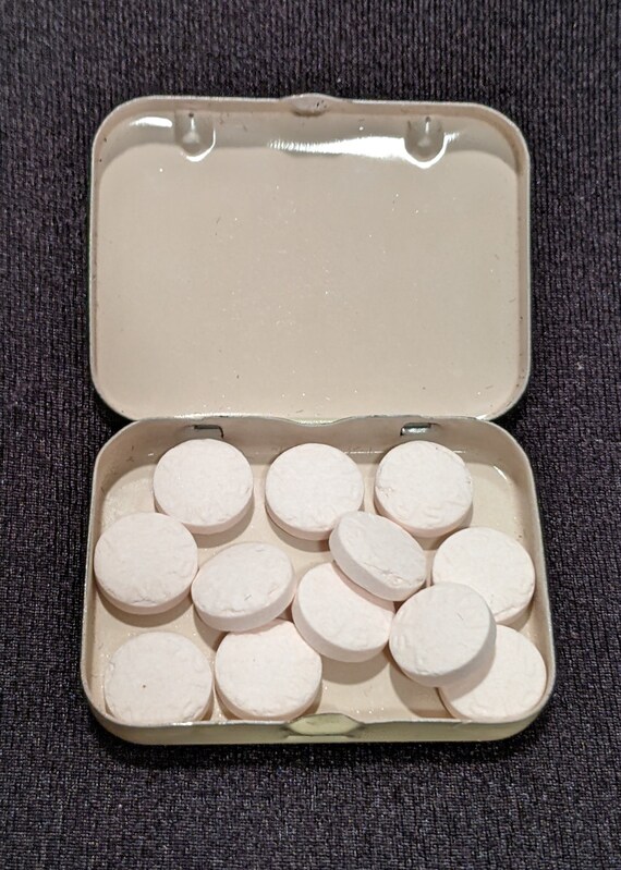 Vintage American White Cross First Aid Kit, 6 Pieces … Gem