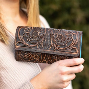 Tooled leather wallet for women, trifold wallet, large women's wallet, handtooled wallet, Mexican