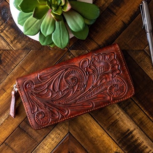 Leather wallet woman - ladies carved leather wallet - womens hand tooled leather - zipper - handmade