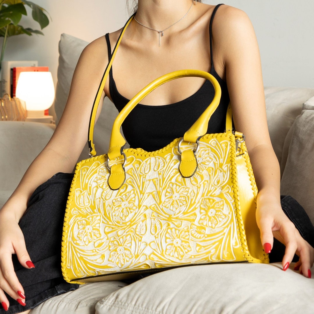 Yellow Border Shoulder Bag with Zip