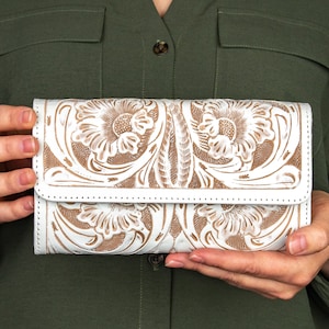 Tooled leather wallet for women, trifold wallet, large women's wallet, handtooled wallet, Mexican leather wallet