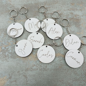 Portachiavi in legno personalizzati con nomi–perfetti per matrimoni battesimi comunioni compleanni regalo personalizzato o segnaposto–Bianco