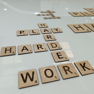 Letras de Scrabble en Madera - Personaliza tus Proyectos con Letras Grabadas y Cortadas con Láser, Letras de Scrabble, letras de madera