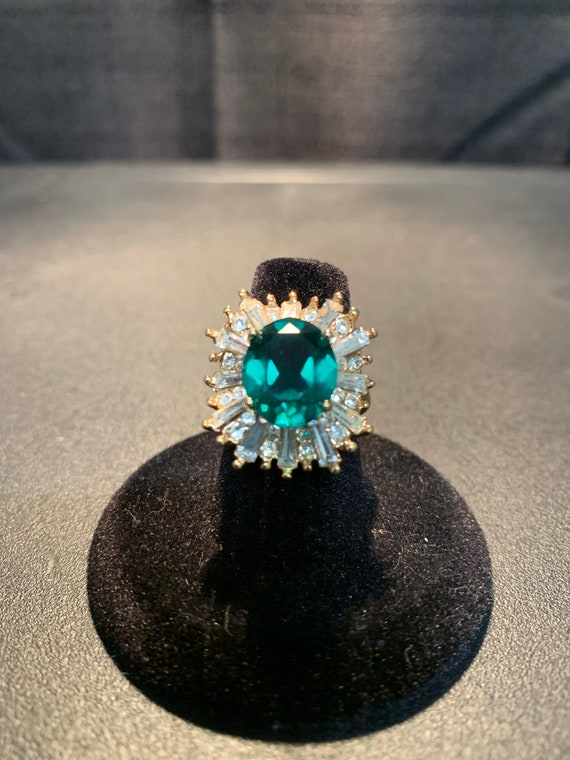 Exquisite Vintage Emerald Green Starburst Cocktail