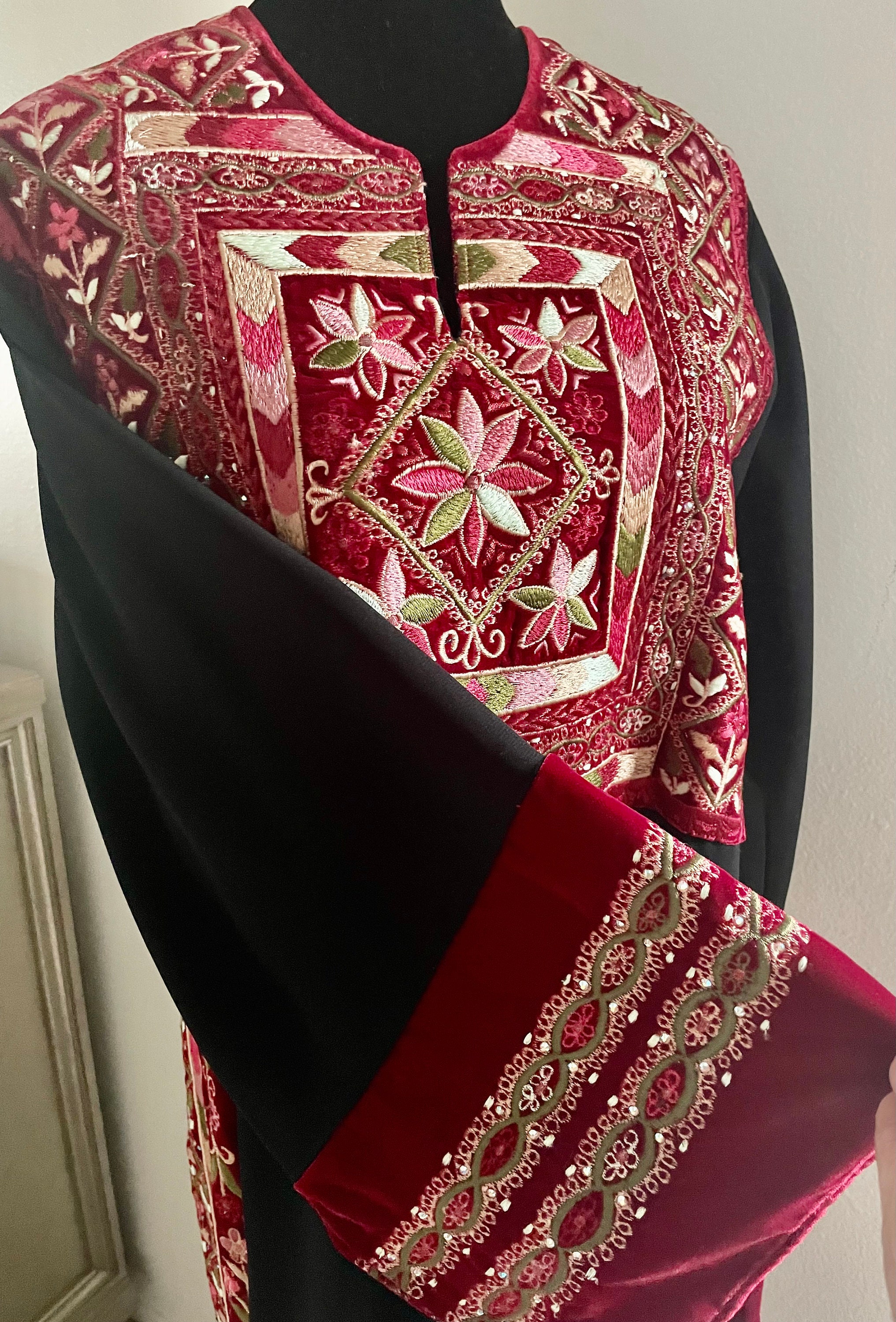 Crystal Of Jenin - High Quality Traditional Embroidered Palestinian Thobe