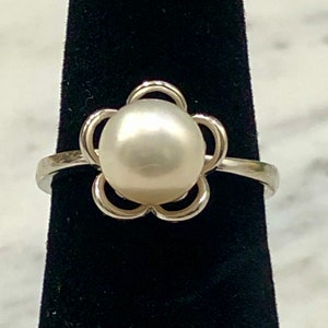 Sterling Silver Pearl Flower Ring