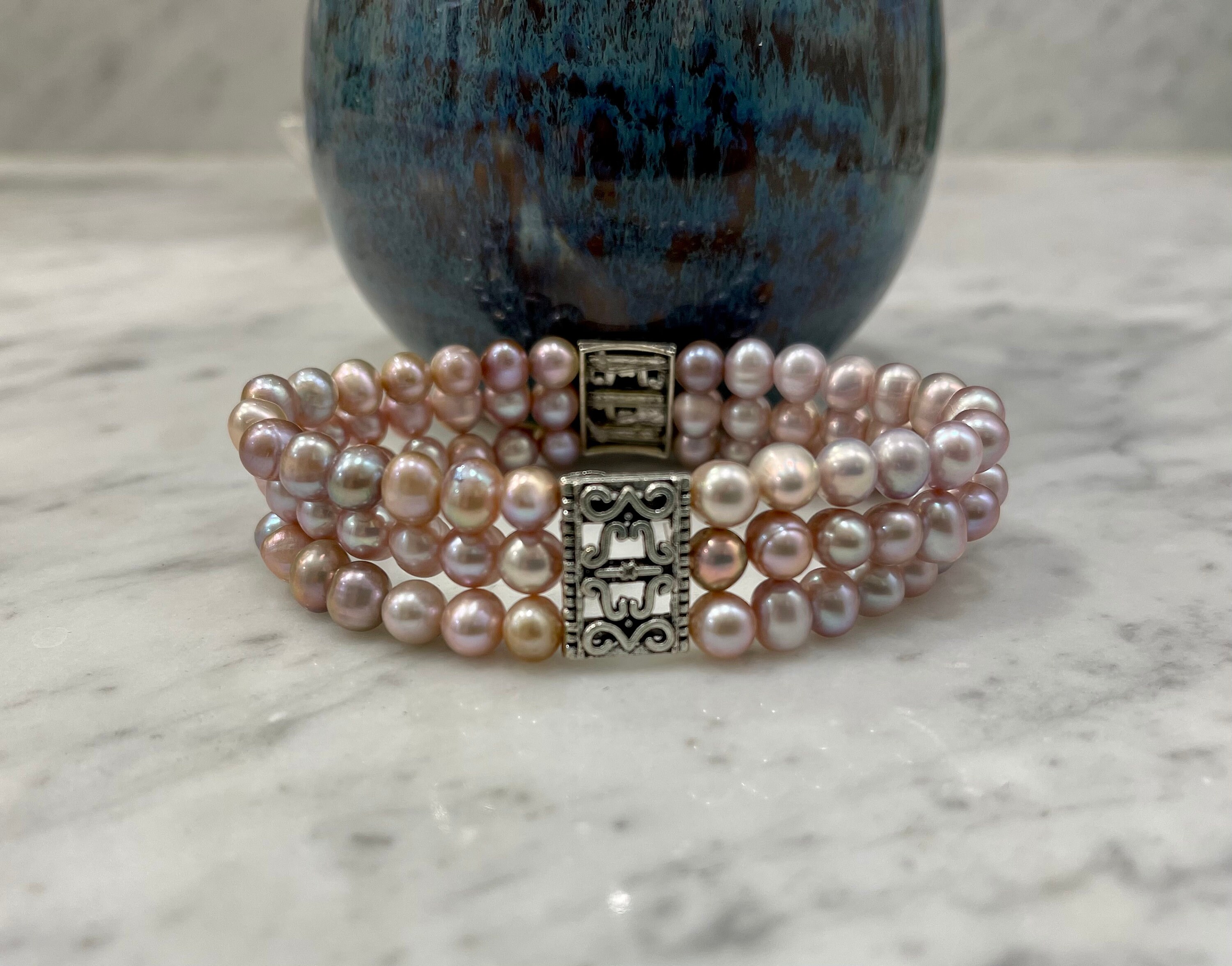 Two pieces of jewelry: A 4-row pearl bracelet in platinu… | Drouot.com