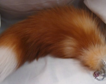 Real Red Fox tail to attach to a purse, backpack, or rear view mirror. length 15-18 inches long,