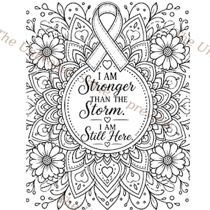 Peut inclure: Dessin au trait en noir et blanc avec un ruban, des fleurs et un motif mandala. Le texte se lit &laquo;&nbsp;JE SUIS PLUS FORT(E) QUE LA TEMP&Ecirc;TE. JE SUIS TOUJOURS L&Agrave;.&nbsp;&raquo; The Unbroken Smile est imprim&eacute; en bas.