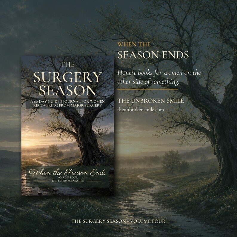 Puede incluir: Una portada de libro titulada The Surgery Season, A 60-Day Guided Journal for Women Recovering from Major Surgery, con un gran &aacute;rbol en un paisaje brumoso al amanecer. El texto When the Season Ends, Volume Four, The Unbroken Smile es visible.
