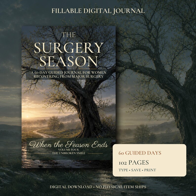 Puede incluir: Un diario digital rellenable titulado The Surgery Season, un diario guiado de 60 d&iacute;as para la recuperaci&oacute;n tras una cirug&iacute;a mayor. La portada muestra un gran &aacute;rbol en un paisaje al amanecer. 60 d&iacute;as guiados, 102 p&aacute;ginas, escribir, guardar, imprimir.