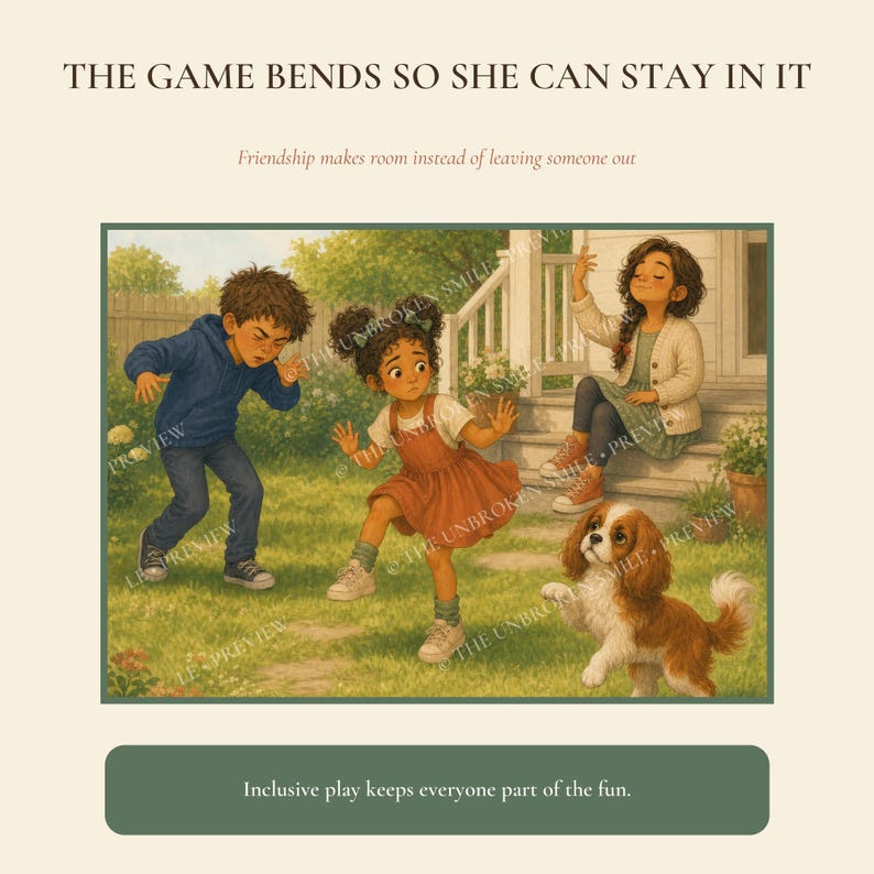 Pu&ograve; includere: Un'illustrazione intitolata THE GAME BENDS SO SHE CAN STAY IN IT, che mostra tre bambini e un cane in un giardino. Un bambino indossa una felpa blu, uno un vestito arancione e uno &egrave; seduto sui gradini, con un cane spaniel marrone e bianco vicino.