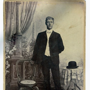 Zdjęcie gabinetowe, CVD Debonair Gentleman Photo, Zdjęcia wiktoriańskie, Arystokrata w zabytkowym meloniku