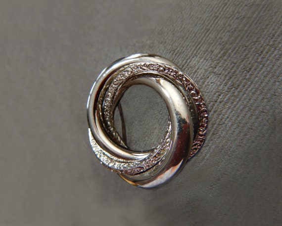 Vintage Silver Coiled Circle Brooch
