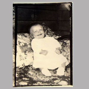 Victorian Era Antique Baby Cabinet Photo of Cute Smiling Boy, Vintage Carte De Visite