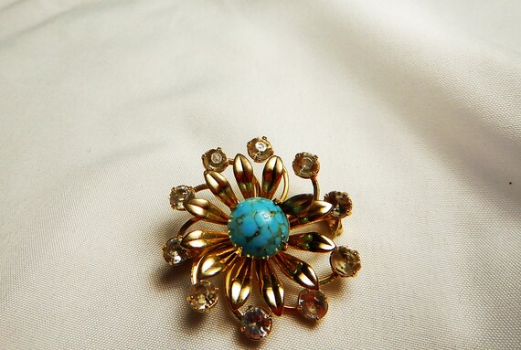 Turquoise Starburst Brooch Bordered with Crystals… - image 7
