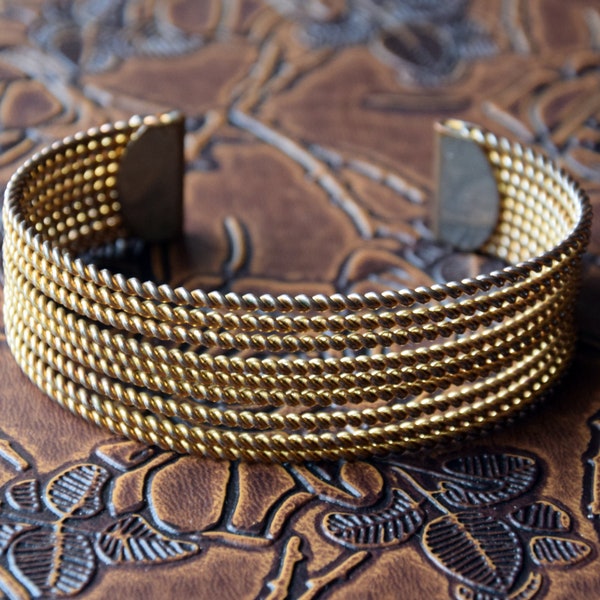 Bracelet jonc doré, large bracelet manchette, bracelet en fil torsadé, manchette herbe dorée, style capim dourado, bracelet en métal pour homme, bijoux pas chers