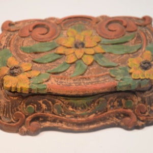 Vintage Syroco Wooden Trinket Box with Lid for Jewelry and Keepsakes