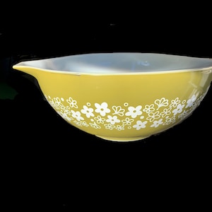 Vintage Pyrex Spring Blossom Green Glass Bakeware | Large 13 In Mixing Bowl
