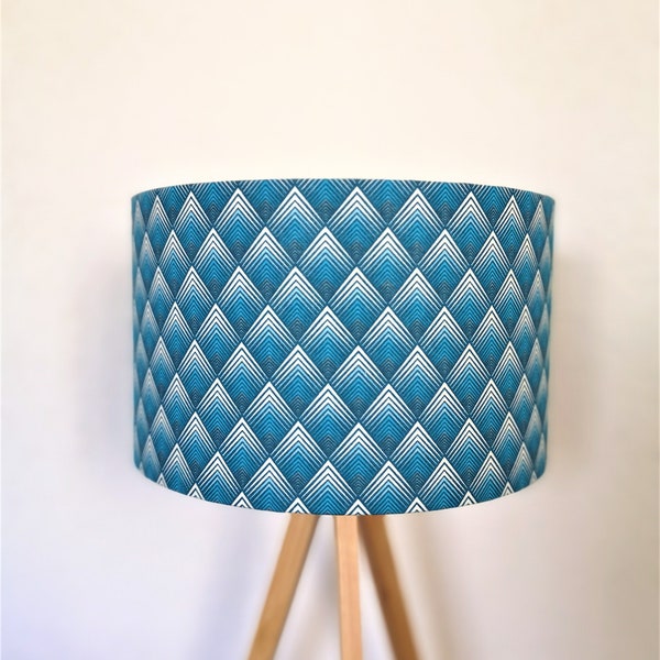 Abat-jour cylindrique en tissu motif géométrique "Pyramide bleue" idée cadeau anniversaire noël déco moderne graphique