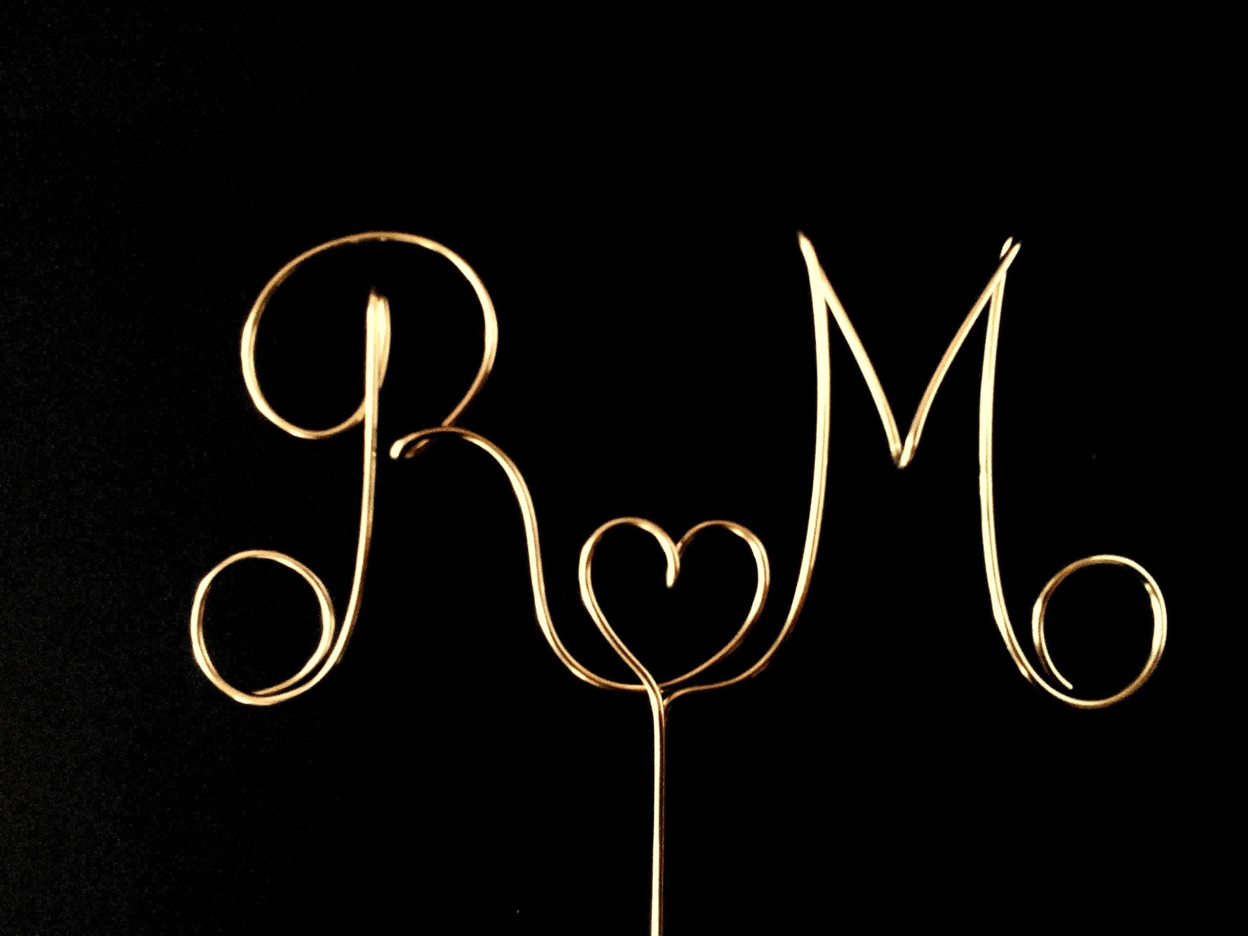 Wedding Cake Topper: Classic Celebration Decoration