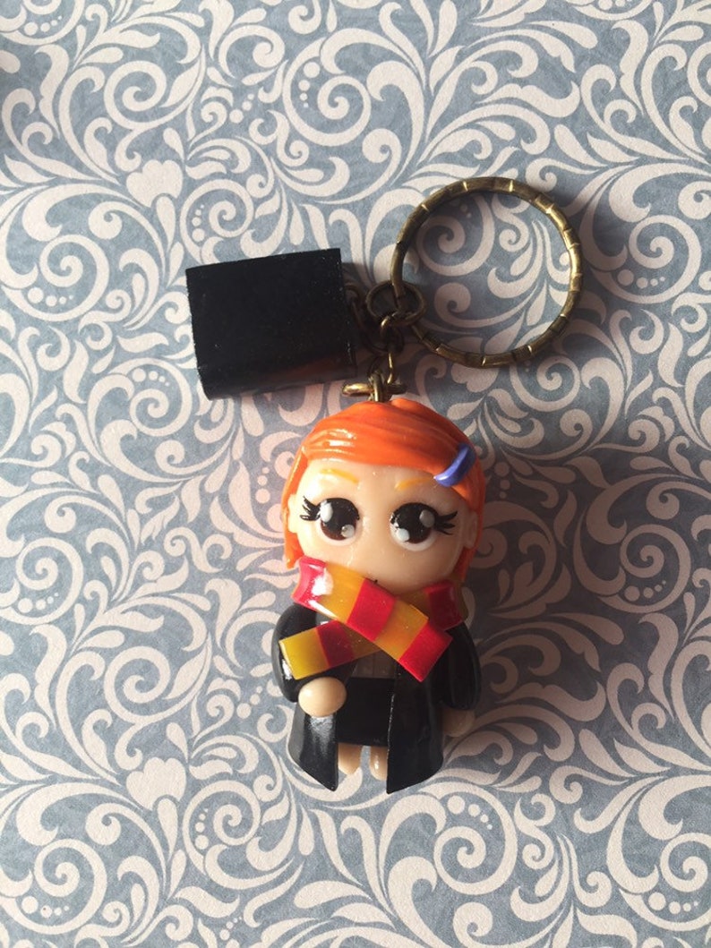 Ginny Weasley chibi hogwarts Key door